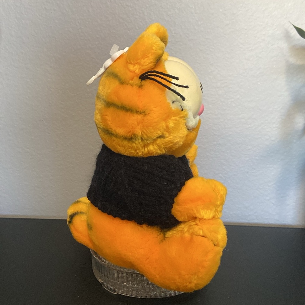 Vintage Garfield Happy Birthday Plush Toy - Orange and Black - Picture 6 of 16